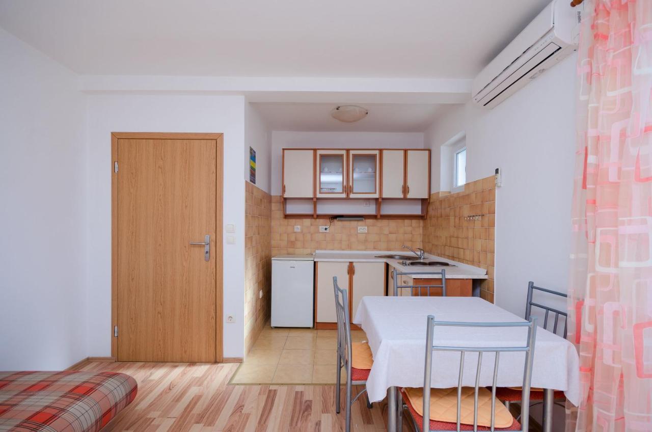 Apartments Blazenka Banjol Eksteriør bilde